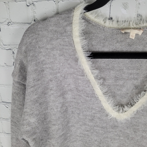 HEM & THREAD | v-neck long sleeve eyelash knit detail pullover sweater - Picture 2 of 8